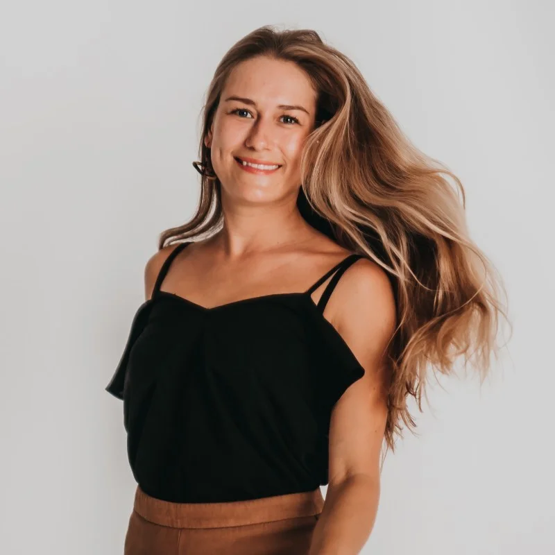 Enelin Toneva - Vivian Agency Enelin Toneva - Vivian Agency