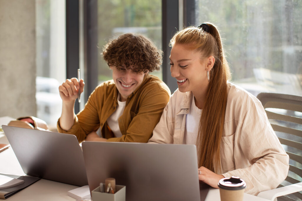 medium-shot-people-working-laptops